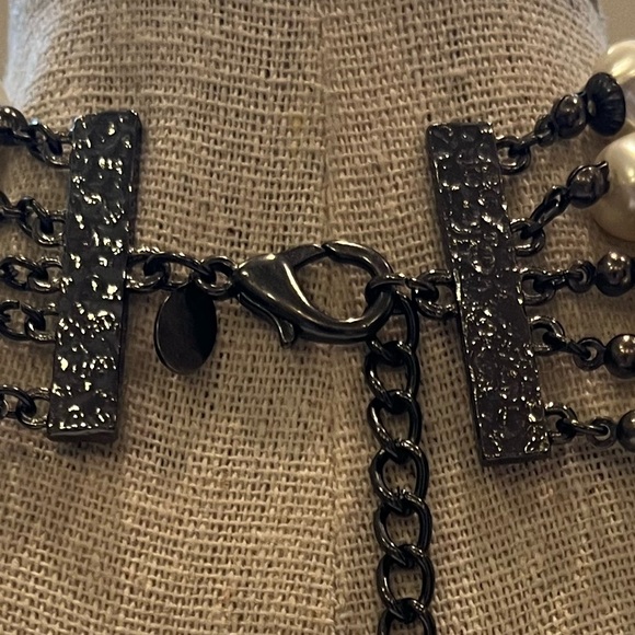 5 Strand Pearl Choker - Picture 4 of 16